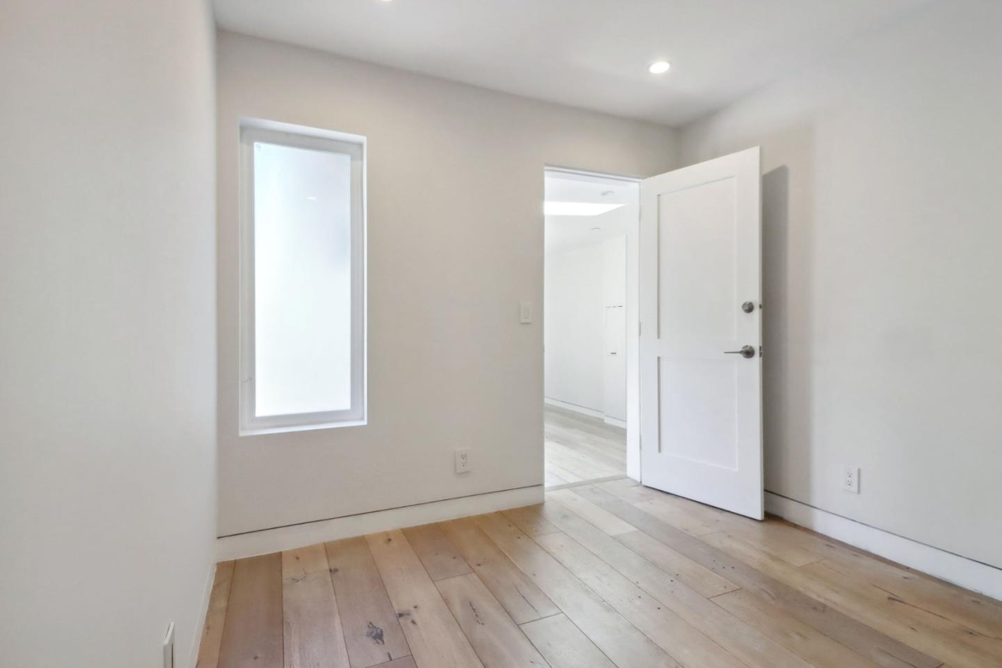 Detail Gallery Image 18 of 25 For 19041 Calvert St, Tarzana,  CA 91335 - 5 Beds | 3/1 Baths