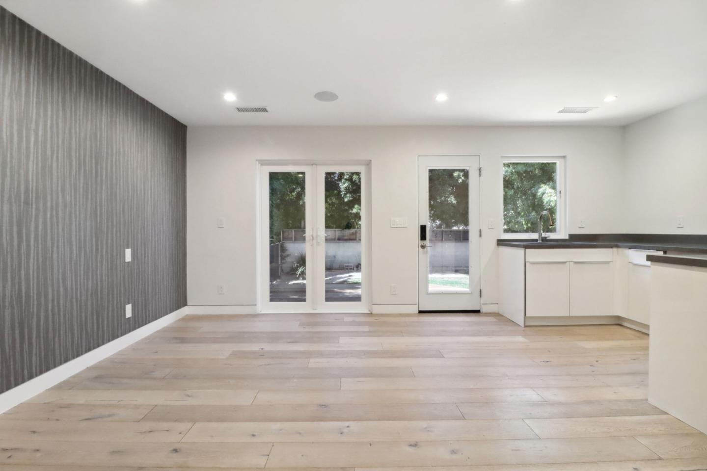 Detail Gallery Image 20 of 25 For 19041 Calvert St, Tarzana,  CA 91335 - 5 Beds | 3/1 Baths