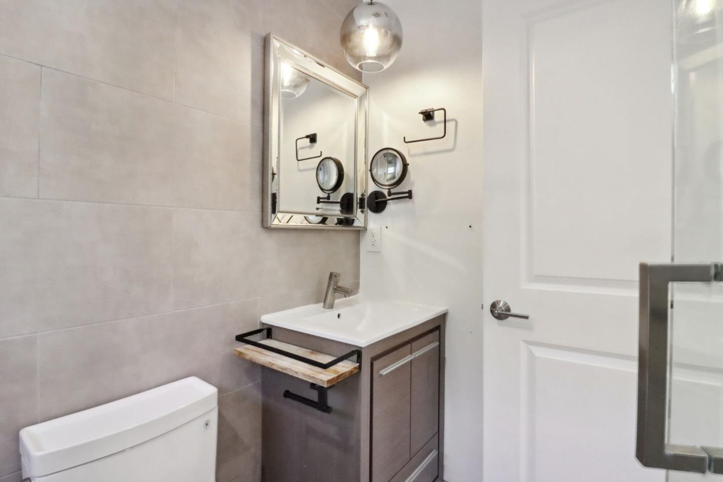 Detail Gallery Image 22 of 25 For 19041 Calvert St, Tarzana,  CA 91335 - 5 Beds | 3/1 Baths