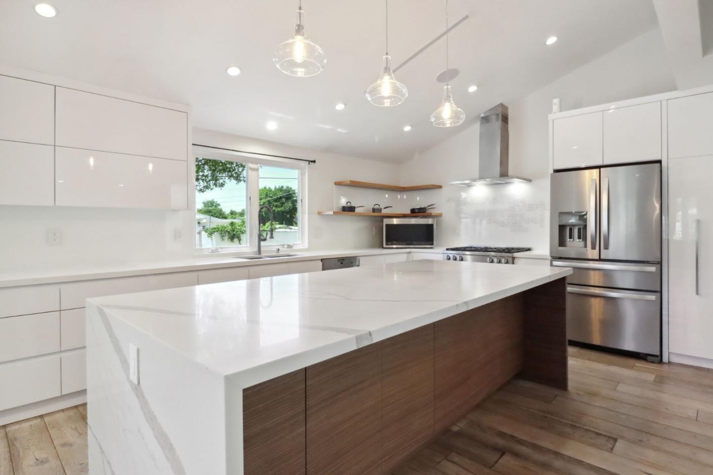 Detail Gallery Image 7 of 25 For 19041 Calvert St, Tarzana,  CA 91335 - 5 Beds | 3/1 Baths