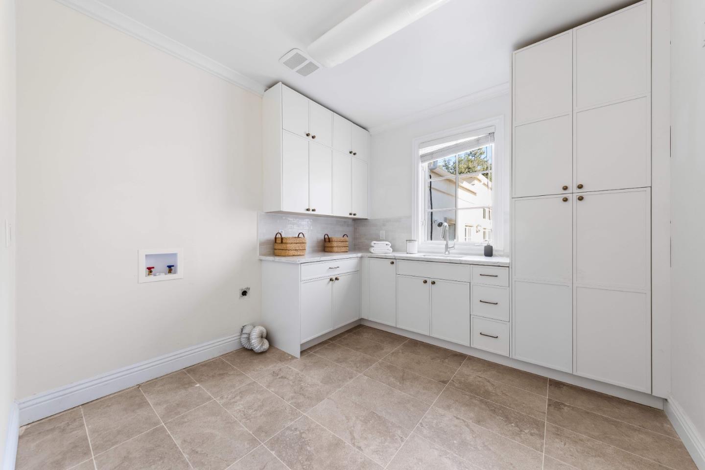 Detail Gallery Image 44 of 117 For 291 Atherton Ave, Atherton,  CA 94027 - 7 Beds | 7/1 Baths