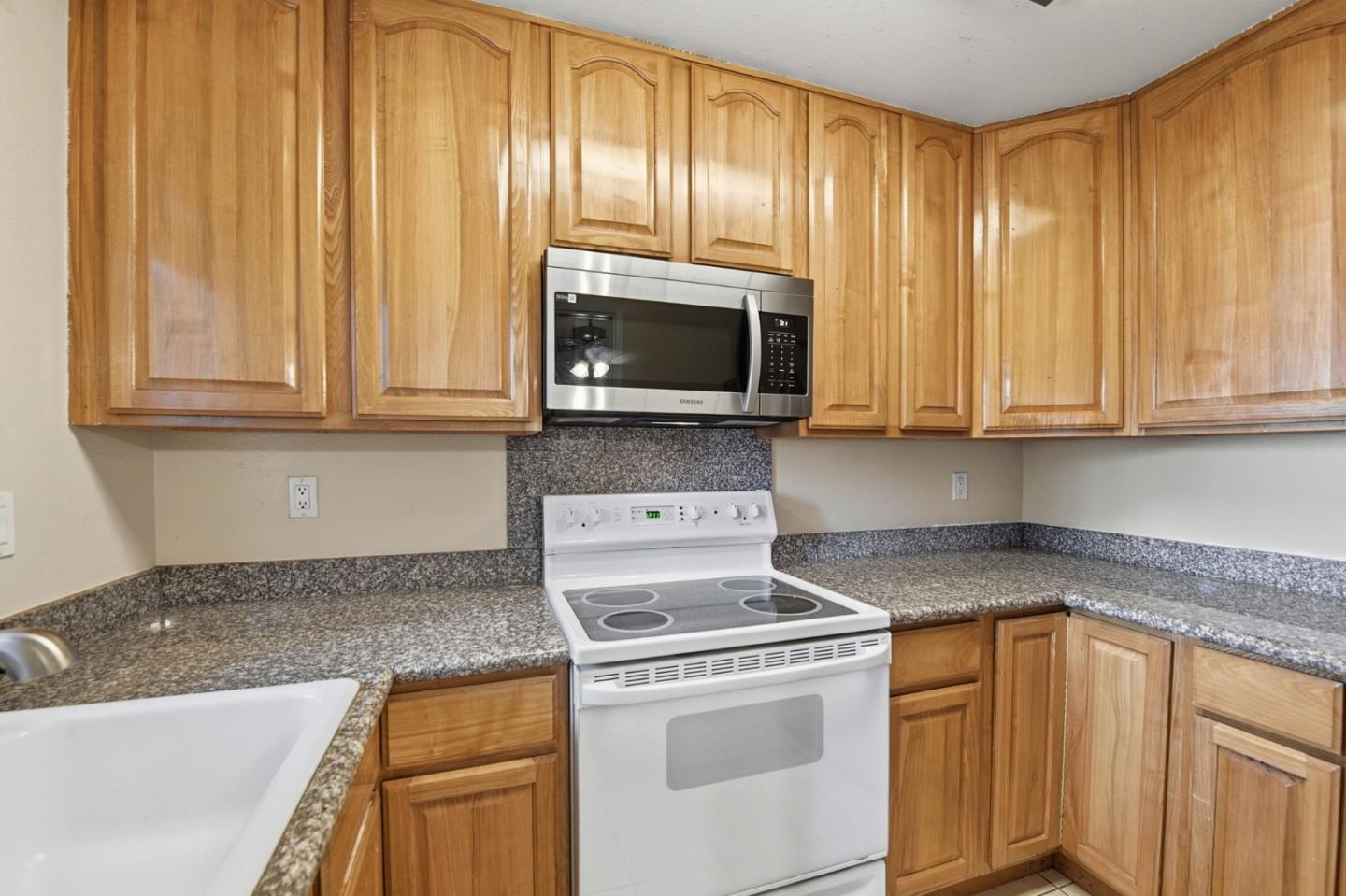 Detail Gallery Image 8 of 21 For 84 Rancho Dr a,  San Jose,  CA 95111 - 2 Beds | 2 Baths