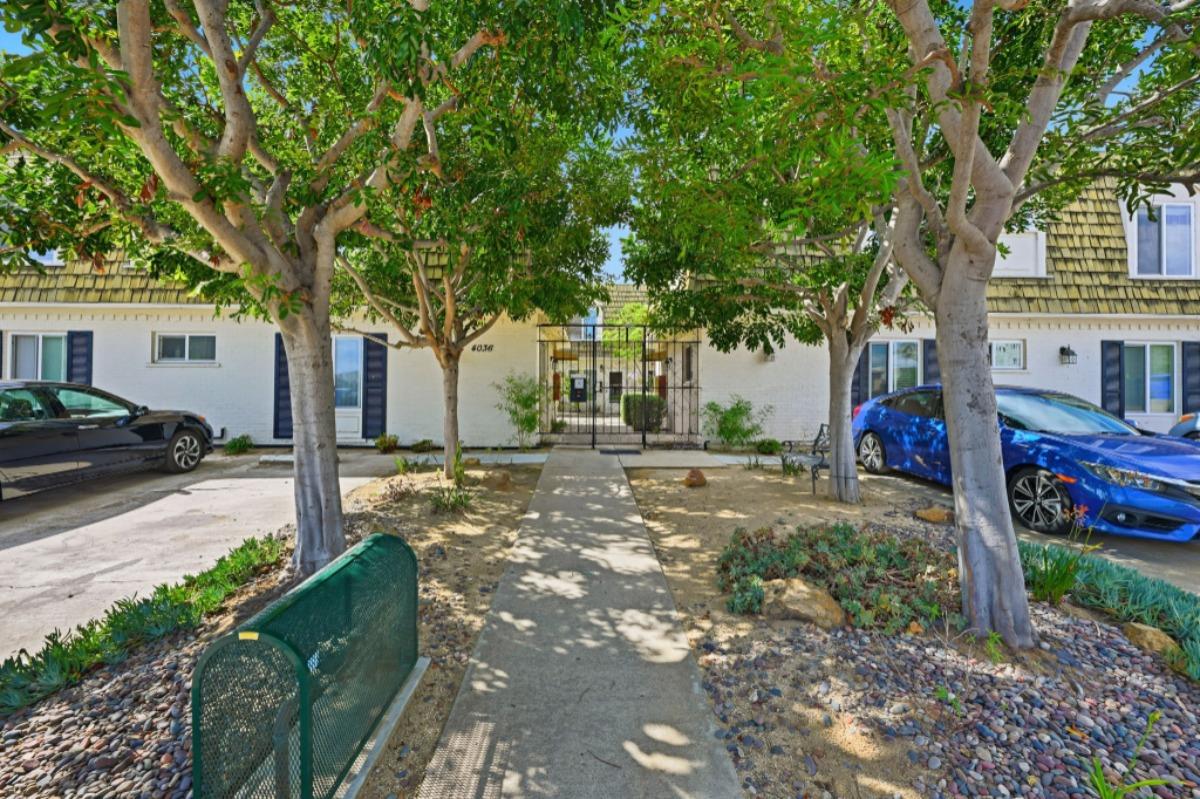 Detail Gallery Image 2 of 25 For 4036 Shasta St #14,  San Diego,  CA 92109 - 2 Beds | 2 Baths