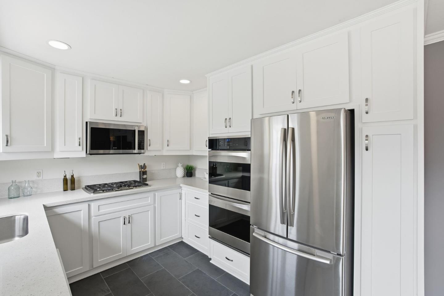 Detail Gallery Image 5 of 40 For 383 Monterey Rd, Pacifica,  CA 94044 - 3 Beds | 2 Baths