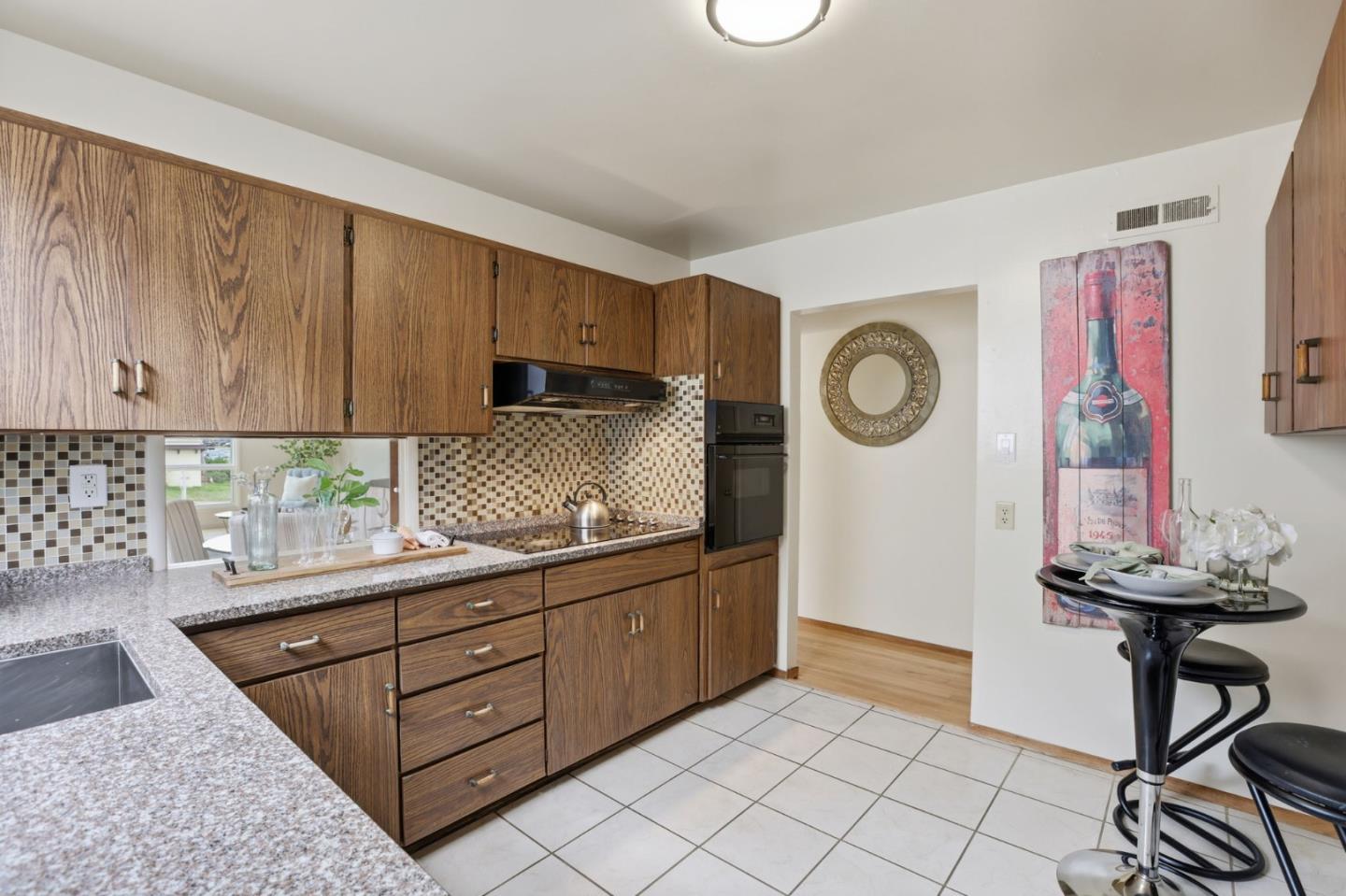 Detail Gallery Image 5 of 19 For 649 Skyline Dr, Daly City,  CA 94015 - 3 Beds | 2 Baths