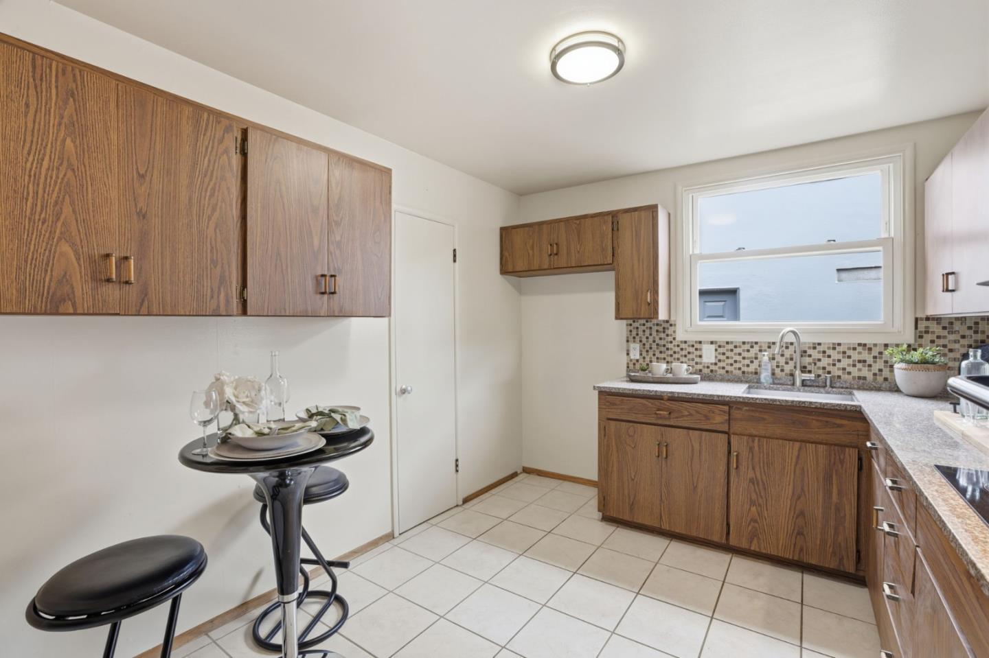 Detail Gallery Image 6 of 19 For 649 Skyline Dr, Daly City,  CA 94015 - 3 Beds | 2 Baths