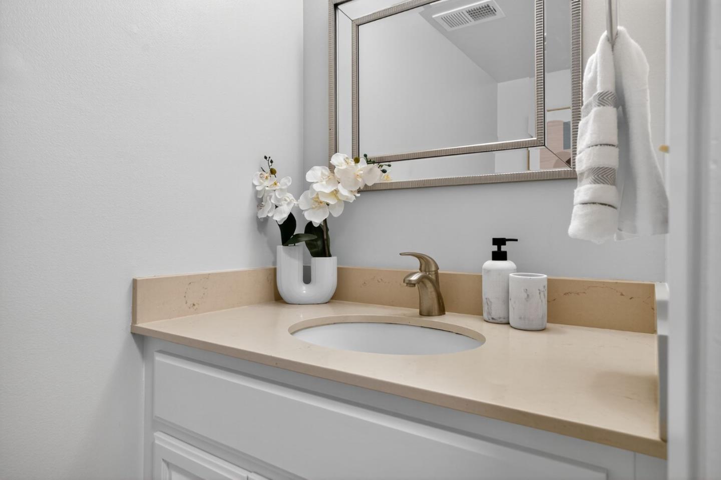 Detail Gallery Image 8 of 15 For 1122 Hearth Ct, San Jose,  CA 95120 - 4 Beds | 2/1 Baths