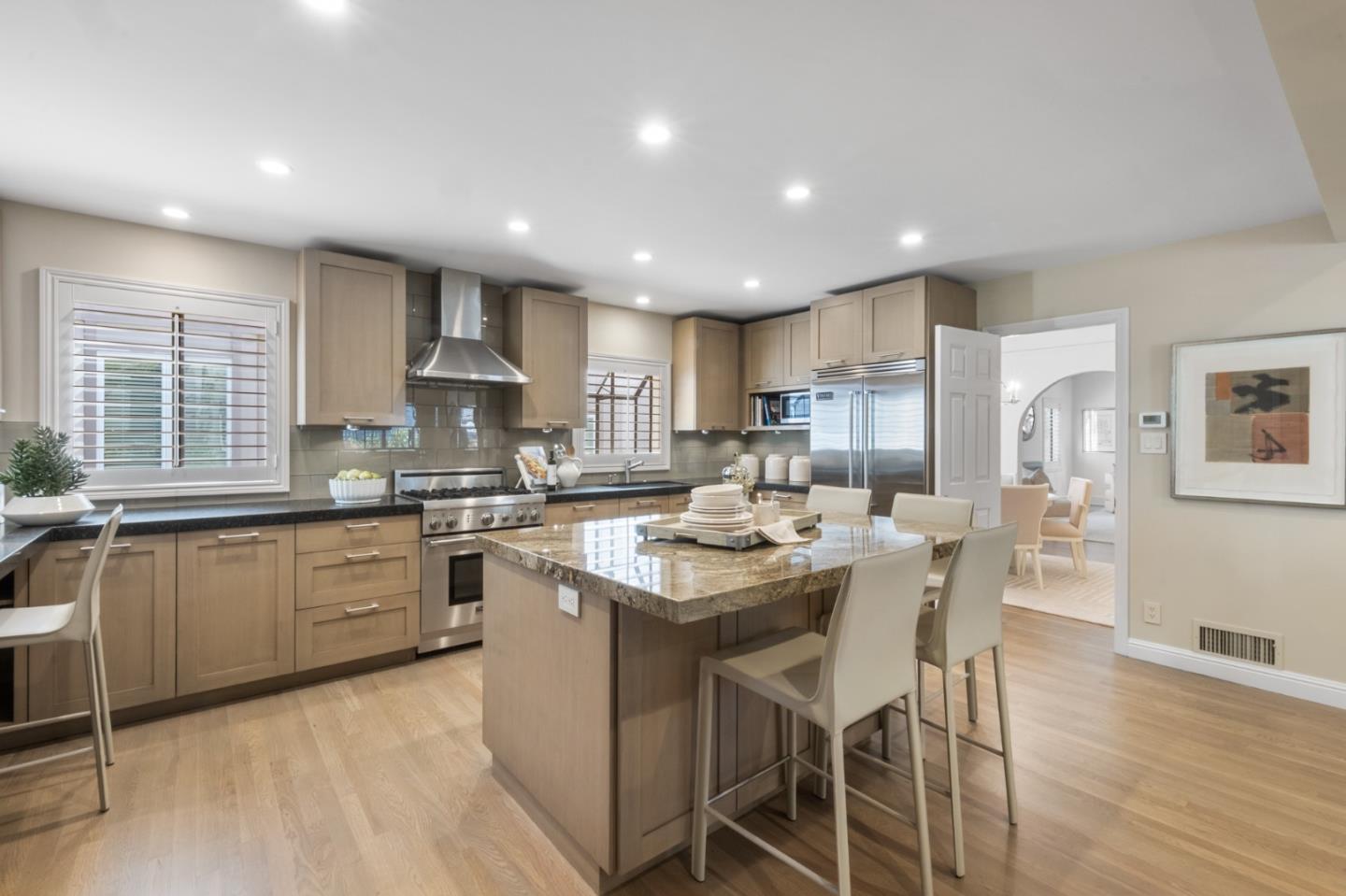 Detail Gallery Image 11 of 66 For 1568 Columbus Ave, Burlingame,  CA 94010 - 4 Beds | 3/1 Baths