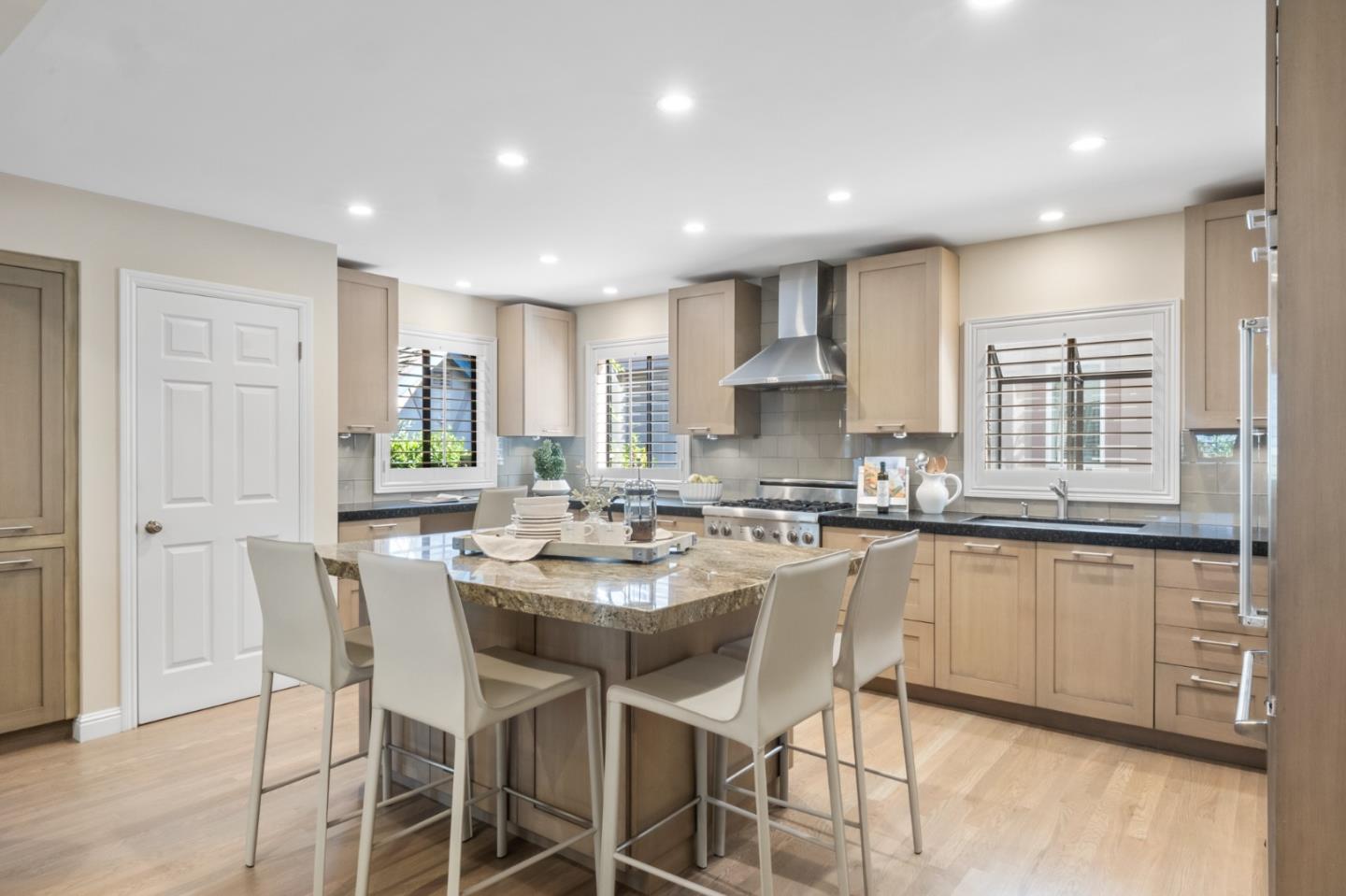 Detail Gallery Image 12 of 66 For 1568 Columbus Ave, Burlingame,  CA 94010 - 4 Beds | 3/1 Baths