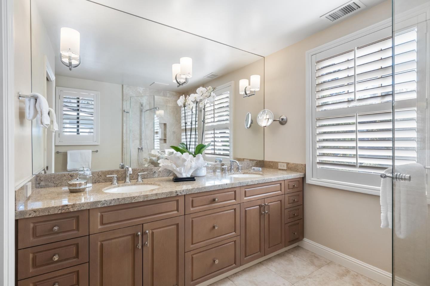 Detail Gallery Image 29 of 66 For 1568 Columbus Ave, Burlingame,  CA 94010 - 4 Beds | 3/1 Baths