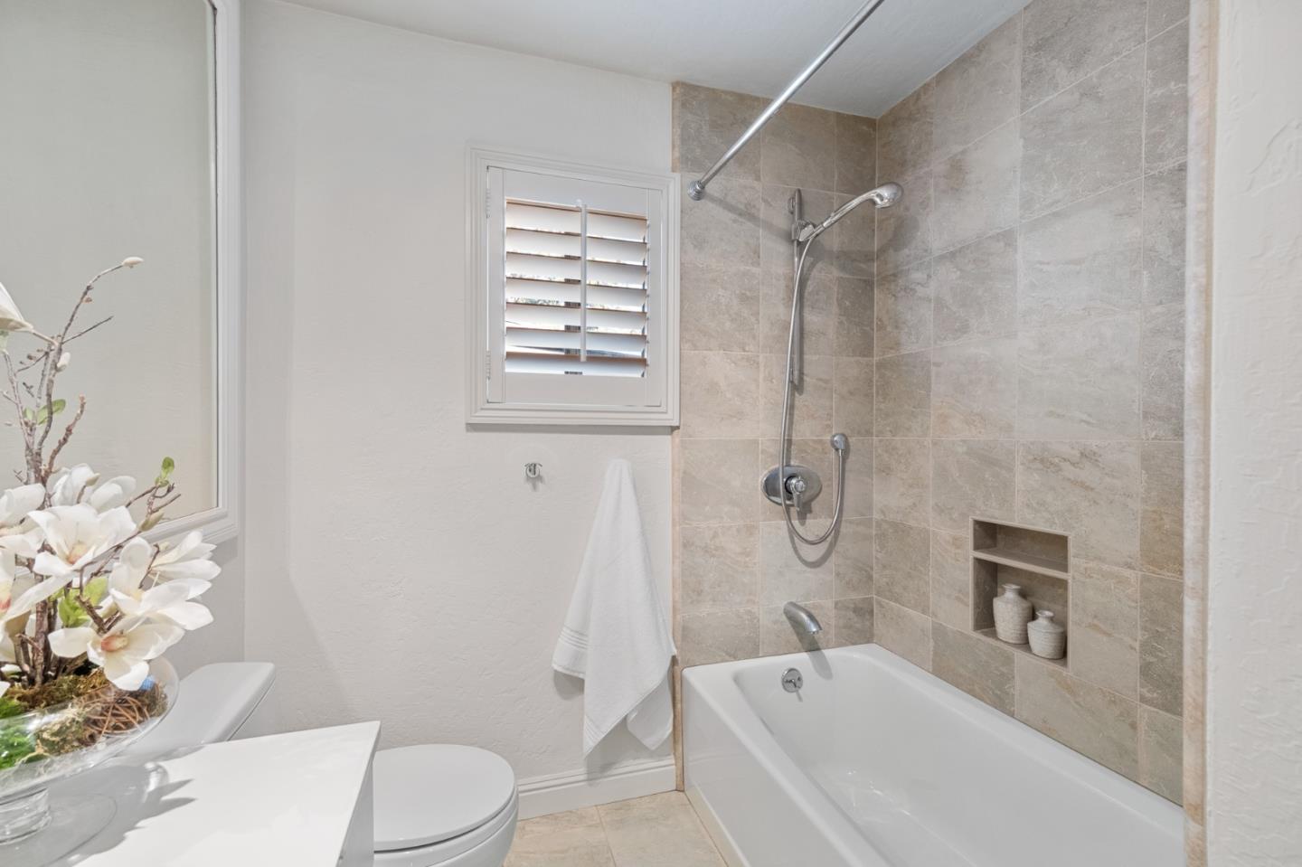 Detail Gallery Image 44 of 66 For 1568 Columbus Ave, Burlingame,  CA 94010 - 4 Beds | 3/1 Baths