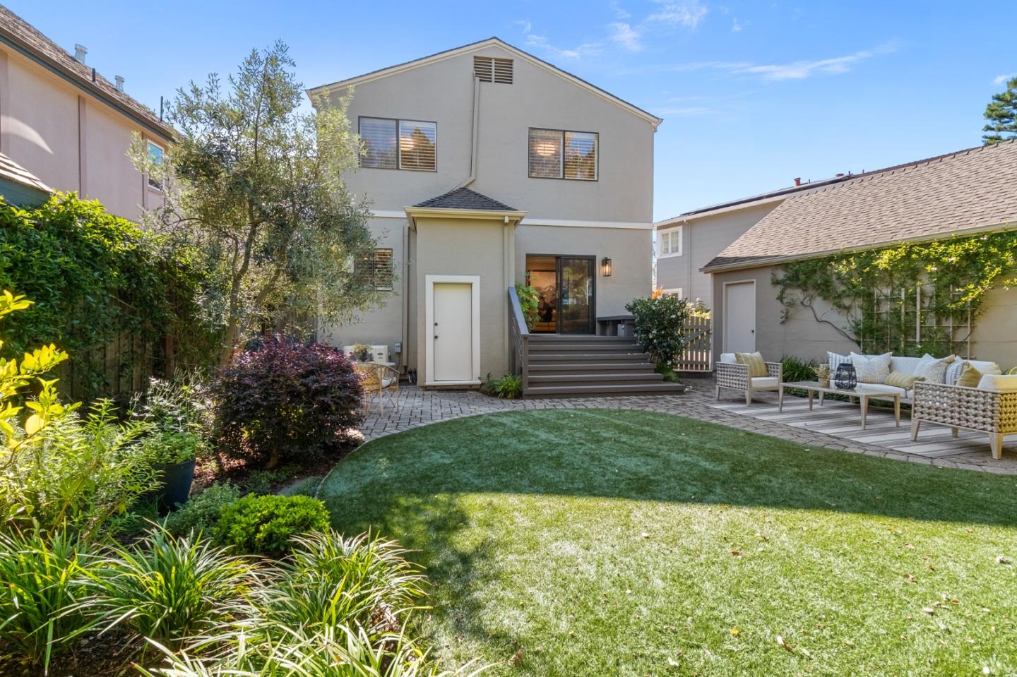 Detail Gallery Image 45 of 66 For 1568 Columbus Ave, Burlingame,  CA 94010 - 4 Beds | 3/1 Baths