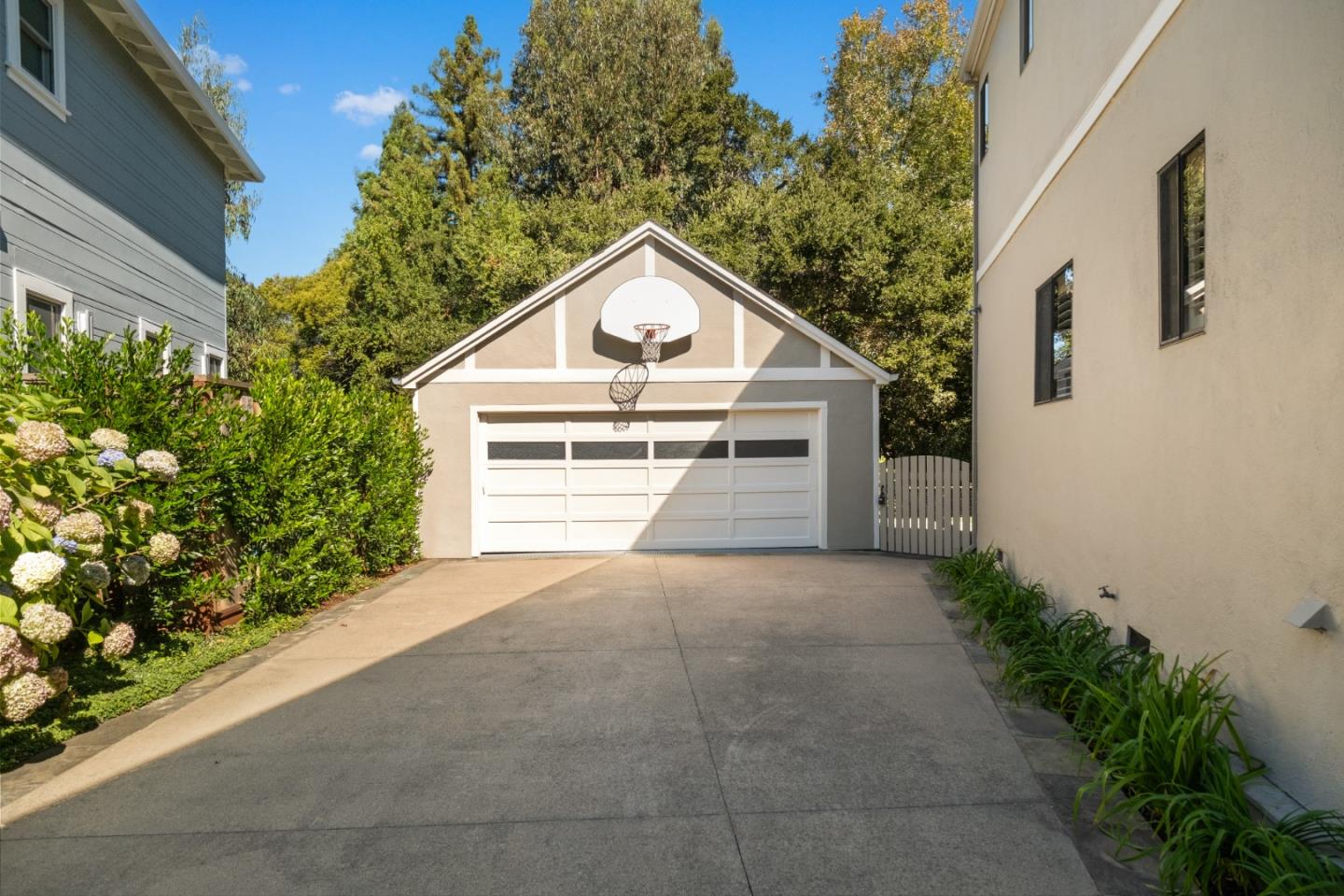 Detail Gallery Image 59 of 66 For 1568 Columbus Ave, Burlingame,  CA 94010 - 4 Beds | 3/1 Baths