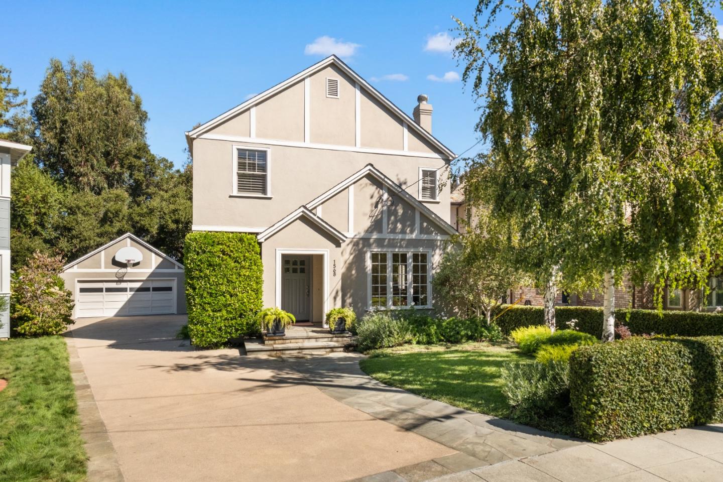 Detail Gallery Image 62 of 66 For 1568 Columbus Ave, Burlingame,  CA 94010 - 4 Beds | 3/1 Baths