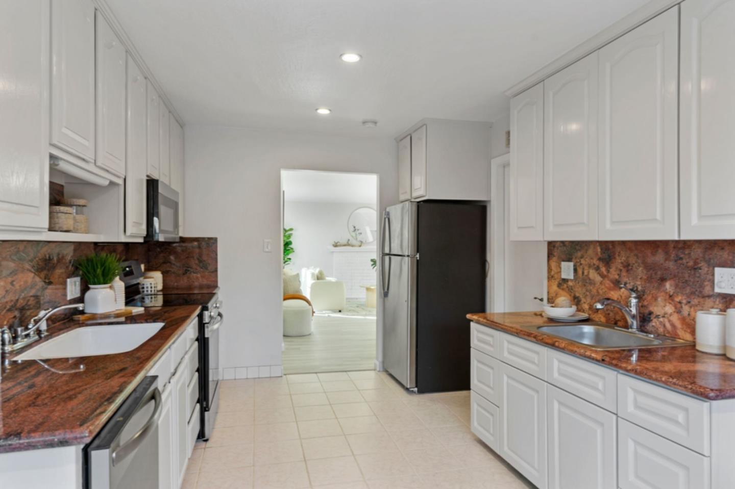 Detail Gallery Image 10 of 48 For 2627 Ohio Ave, Redwood City,  CA 94061 - 6 Beds | 3/1 Baths