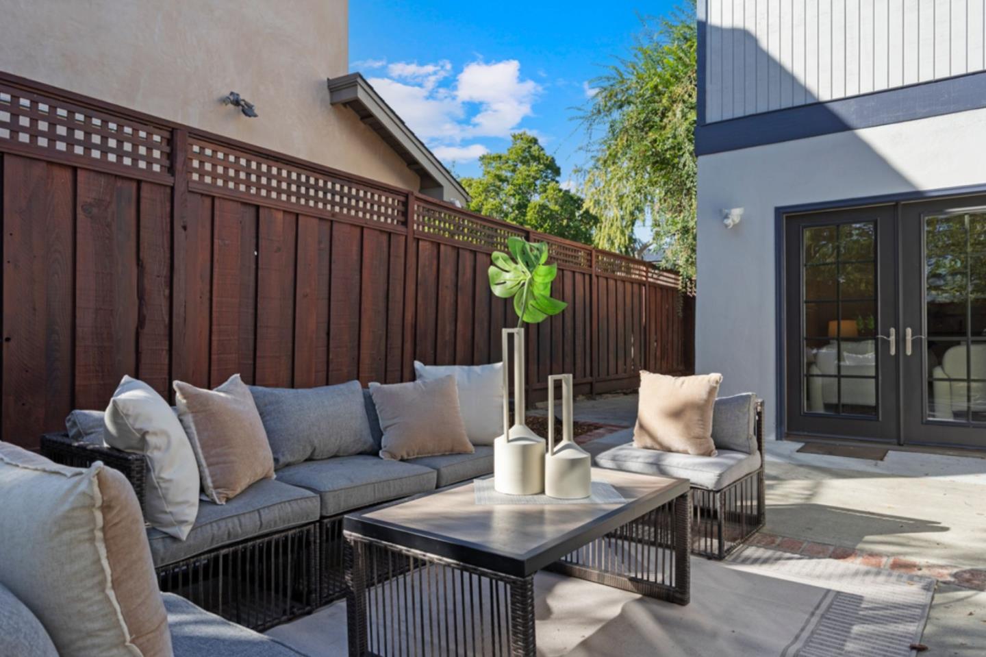 Detail Gallery Image 13 of 48 For 2627 Ohio Ave, Redwood City,  CA 94061 - 6 Beds | 3/1 Baths