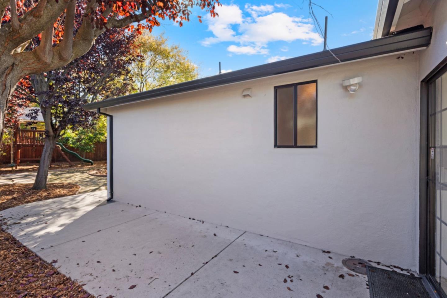 Detail Gallery Image 18 of 48 For 2627 Ohio Ave, Redwood City,  CA 94061 - 6 Beds | 3/1 Baths