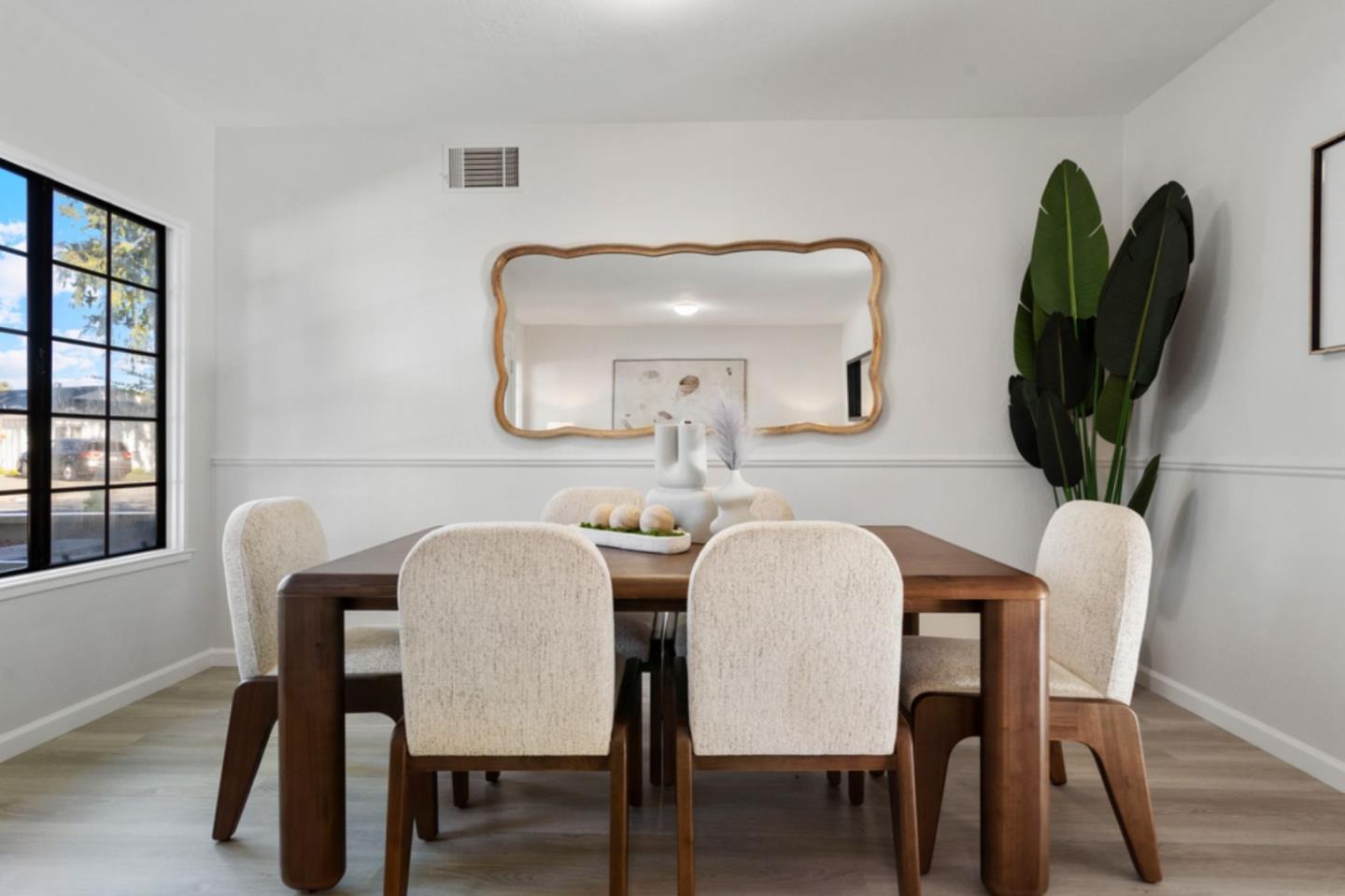 Detail Gallery Image 6 of 48 For 2627 Ohio Ave, Redwood City,  CA 94061 - 6 Beds | 3/1 Baths