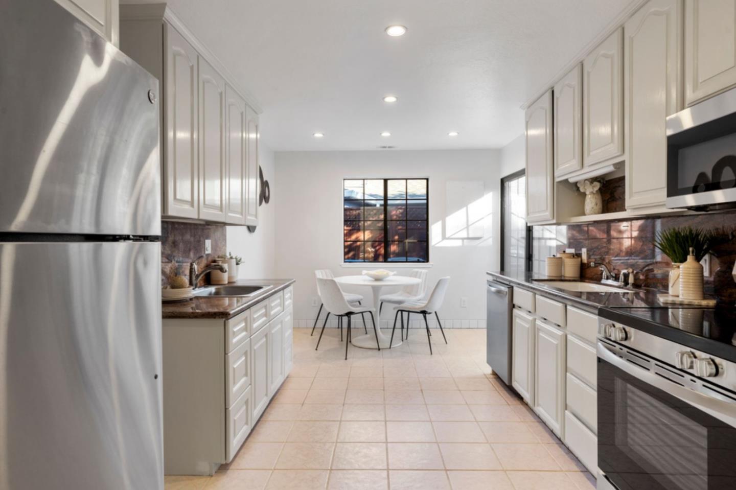 Detail Gallery Image 7 of 48 For 2627 Ohio Ave, Redwood City,  CA 94061 - 6 Beds | 3/1 Baths