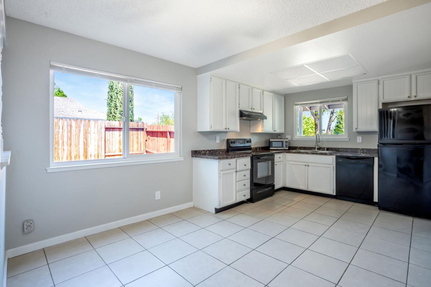 Detail Gallery Image 5 of 14 For 5801-5803 Hazel, Orangevale,  CA 95662 - – Beds | – Baths