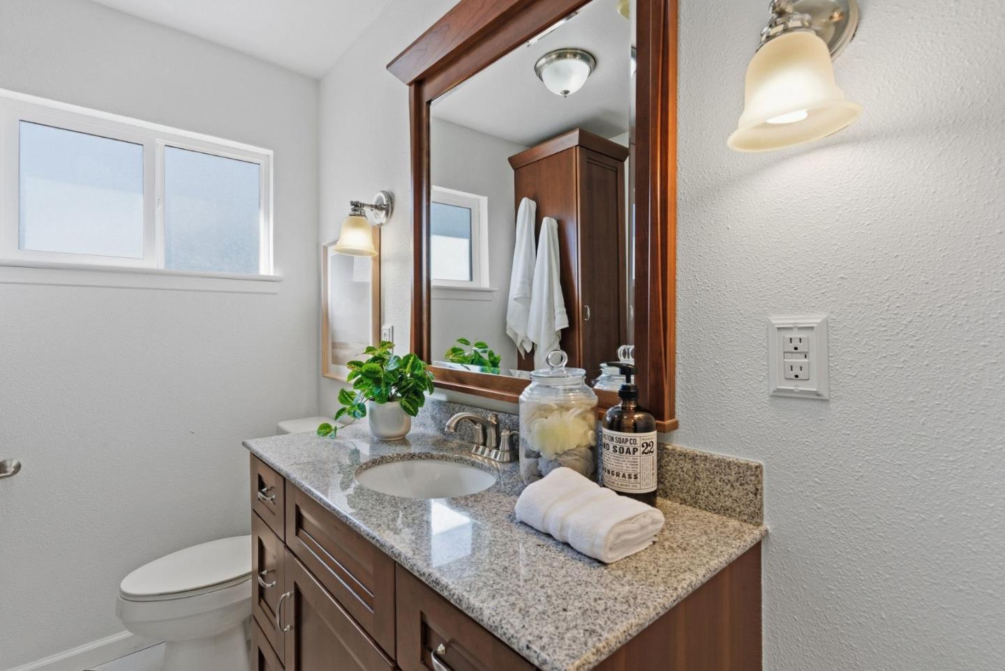 Detail Gallery Image 25 of 41 For 1748 Germaine Ct, Hayward,  CA 94541 - 3 Beds | 2 Baths