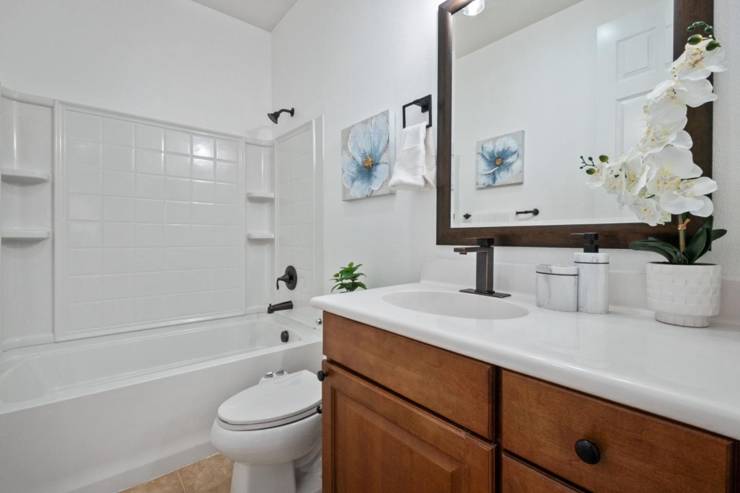 Detail Gallery Image 11 of 26 For 1368 Neleigh Pl, San Jose,  CA 95131 - 2 Beds | 2 Baths