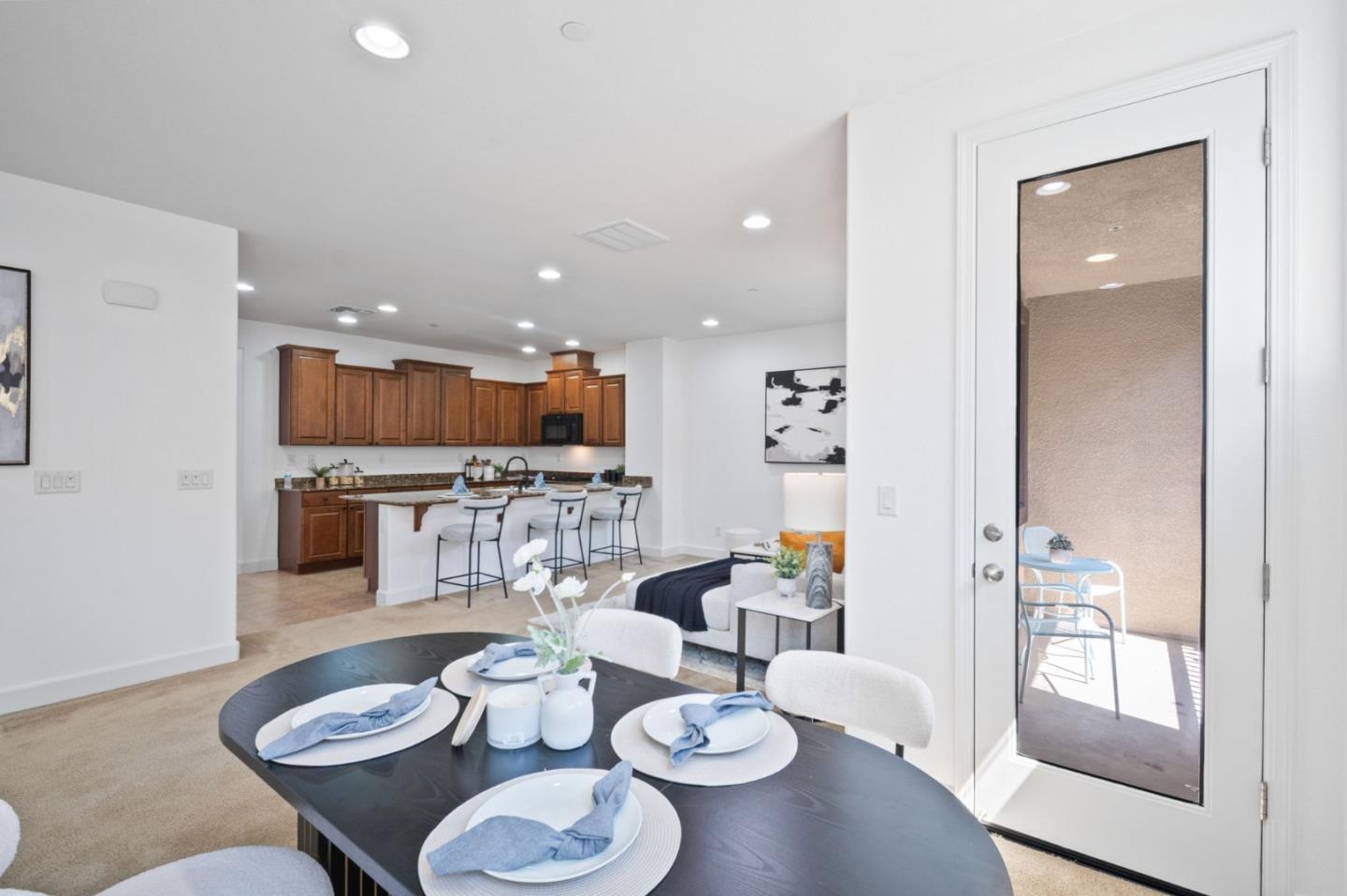 Detail Gallery Image 3 of 26 For 1368 Neleigh Pl, San Jose,  CA 95131 - 2 Beds | 2 Baths