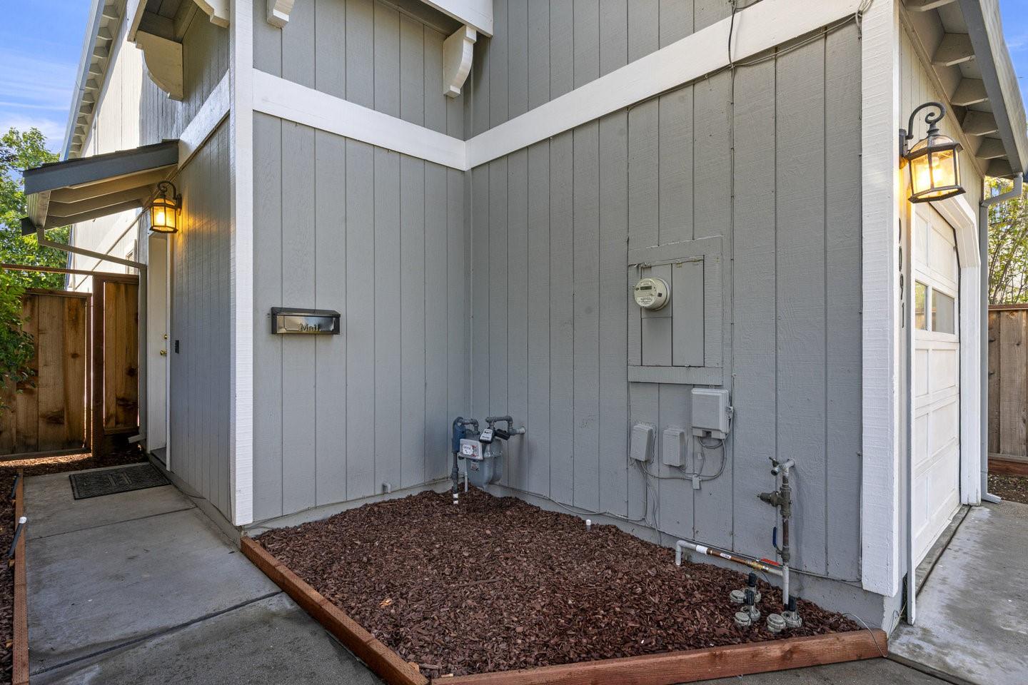 Detail Gallery Image 6 of 48 For 10091 Santa Clara Ave, Cupertino,  CA 95014 - 2 Beds | 1/1 Baths