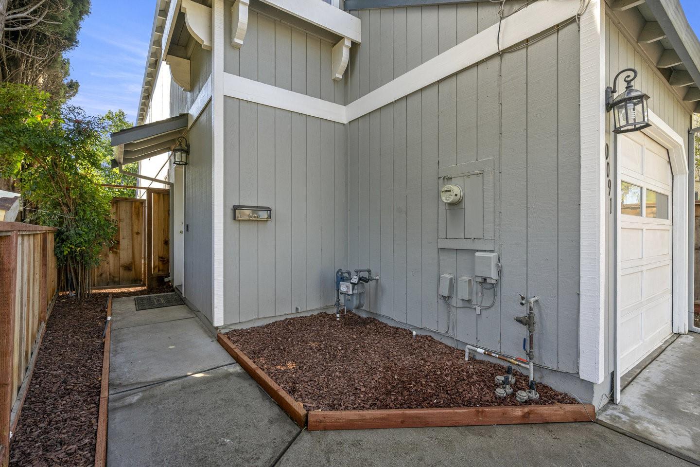 Detail Gallery Image 7 of 48 For 10091 Santa Clara Ave, Cupertino,  CA 95014 - 2 Beds | 1/1 Baths