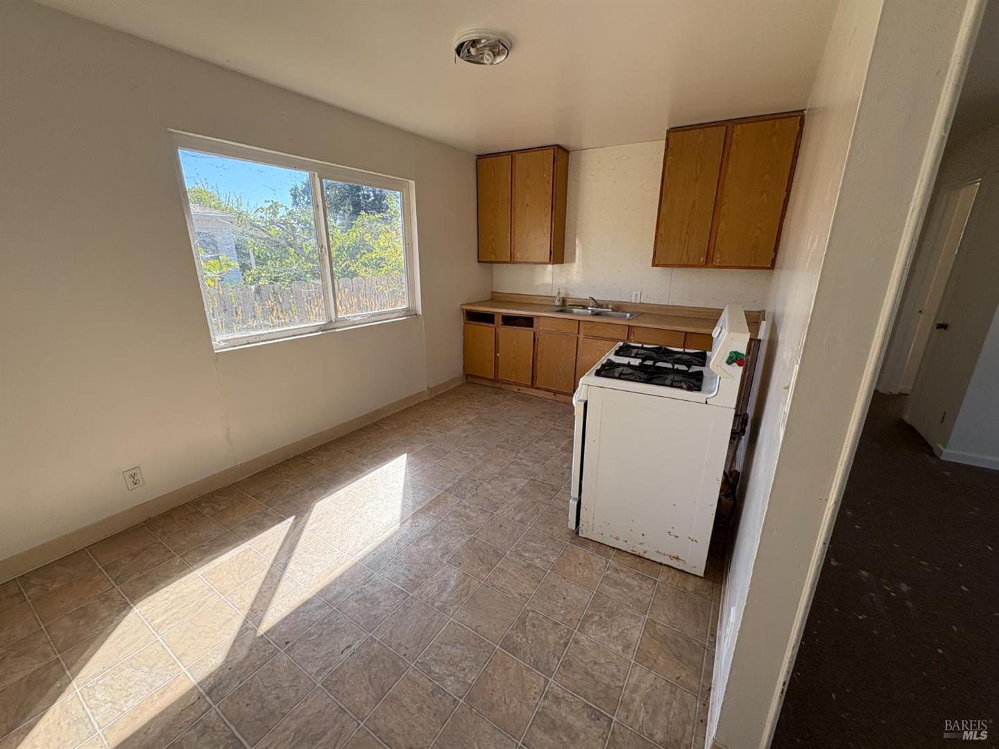 Detail Gallery Image 7 of 18 For 2727 Victoria Dr, Santa Rosa,  CA 95407 - – Beds | – Baths