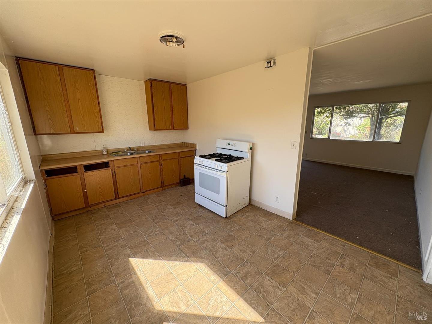 Detail Gallery Image 8 of 18 For 2727 Victoria Dr, Santa Rosa,  CA 95407 - – Beds | – Baths