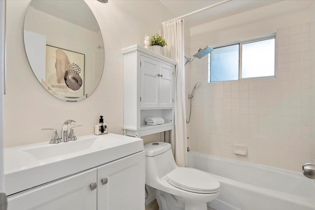 Detail Gallery Image 12 of 19 For 2047 Montecito #2,  Mountain View,  CA 94043 - 2 Beds | 1/1 Baths