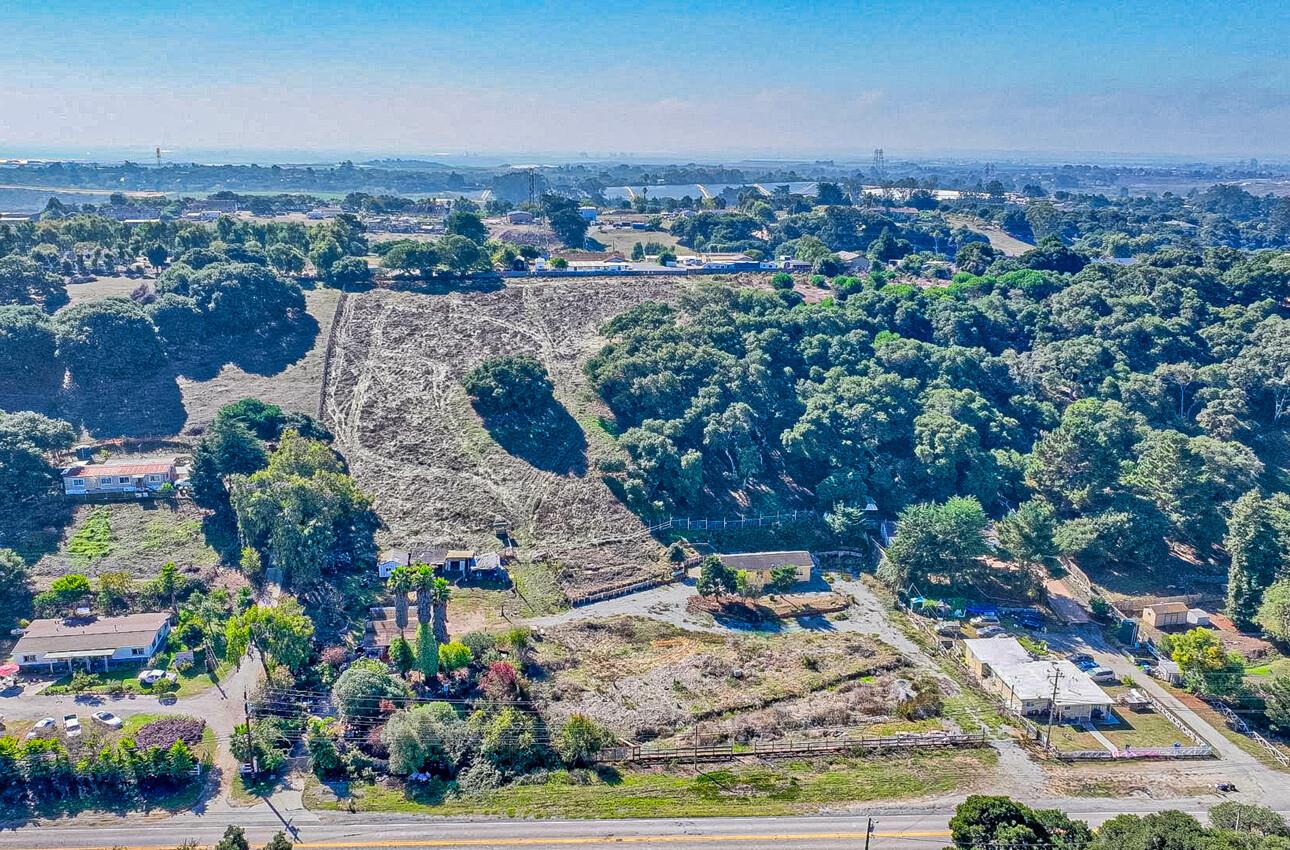 Detail Gallery Image 3 of 20 For 15108 Castroville Blvd, Castroville,  CA 95012 - 6 Beds | 3 Baths