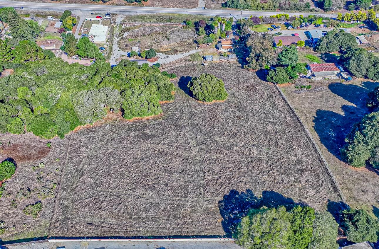 Detail Gallery Image 4 of 20 For 15108 Castroville Blvd, Castroville,  CA 95012 - 6 Beds | 3 Baths