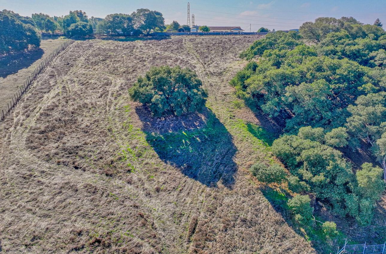 Detail Gallery Image 5 of 20 For 15108 Castroville Blvd, Castroville,  CA 95012 - 6 Beds | 3 Baths