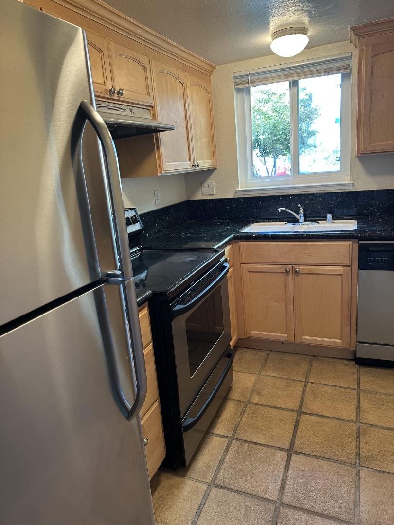 Detail Gallery Image 9 of 23 For 101 Redding Rd #A3,  Campbell,  CA 95008 - 2 Beds | 1/1 Baths