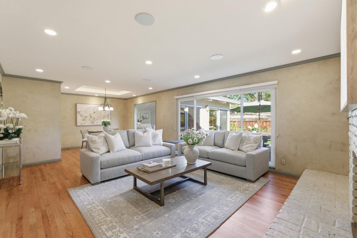 Detail Gallery Image 10 of 45 For 185 Beverly Ln, Los Altos,  CA 94022 - 3 Beds | 2/1 Baths