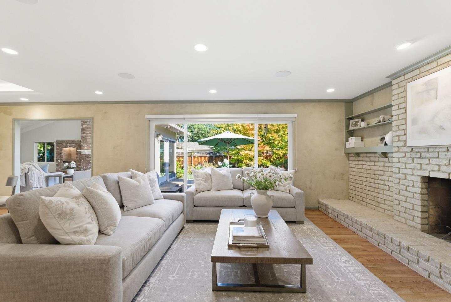 Detail Gallery Image 11 of 45 For 185 Beverly Ln, Los Altos,  CA 94022 - 3 Beds | 2/1 Baths