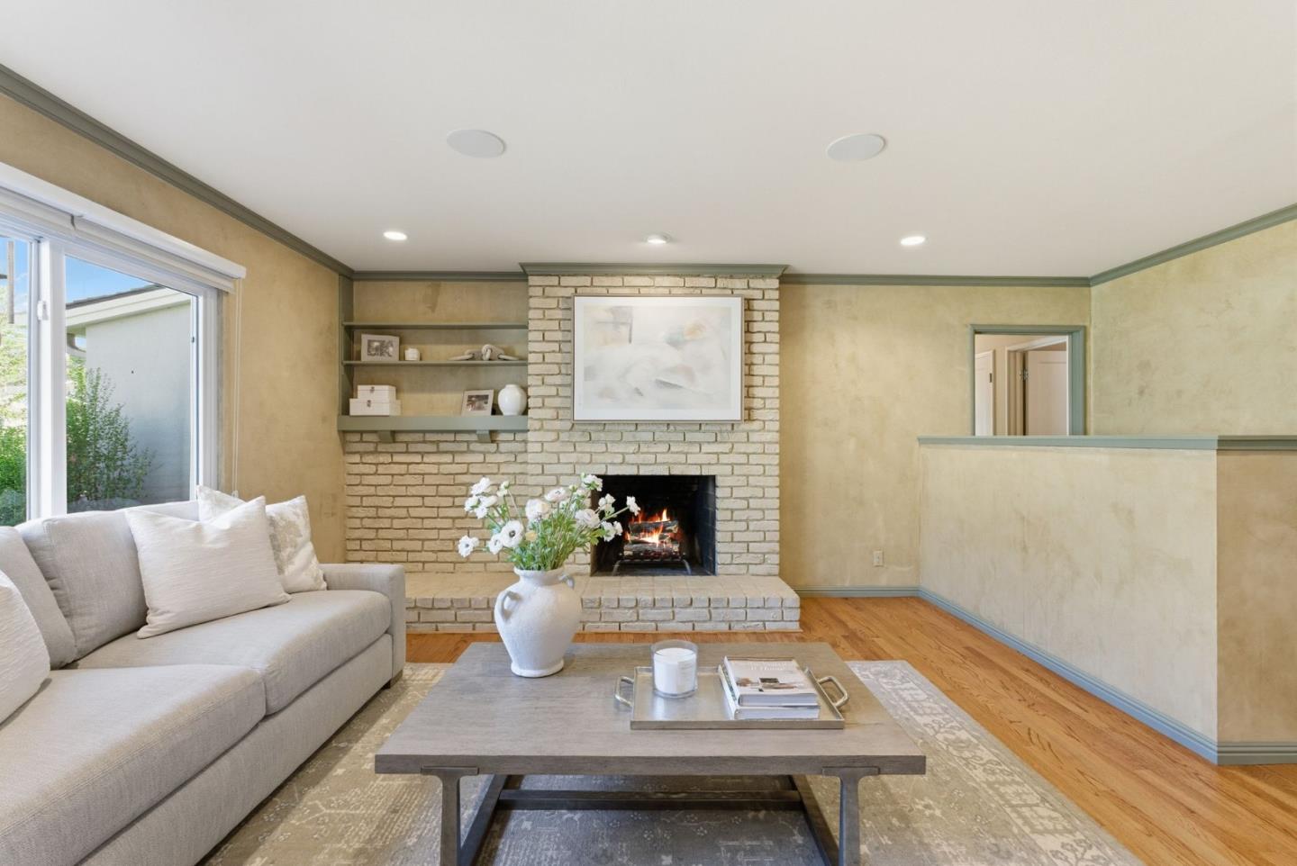 Detail Gallery Image 12 of 45 For 185 Beverly Ln, Los Altos,  CA 94022 - 3 Beds | 2/1 Baths