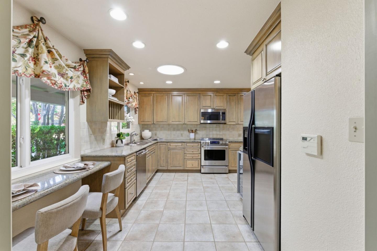 Detail Gallery Image 18 of 45 For 185 Beverly Ln, Los Altos,  CA 94022 - 3 Beds | 2/1 Baths