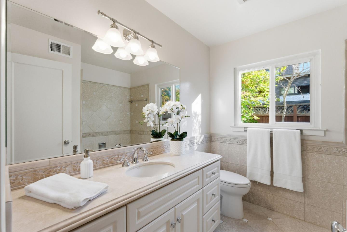 Detail Gallery Image 30 of 45 For 185 Beverly Ln, Los Altos,  CA 94022 - 3 Beds | 2/1 Baths