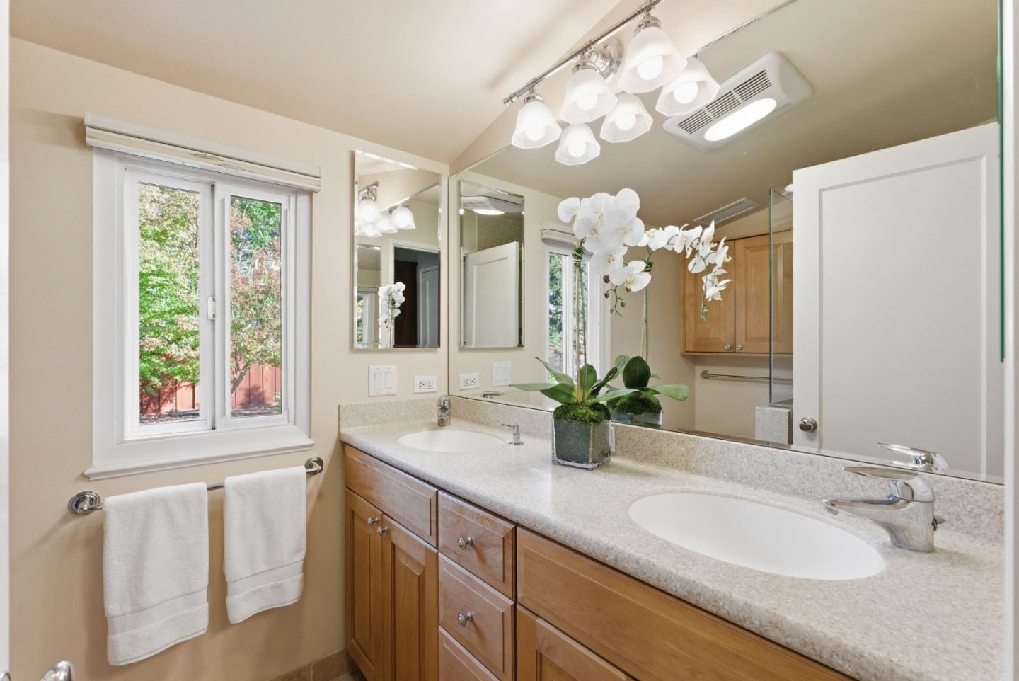 Detail Gallery Image 34 of 45 For 185 Beverly Ln, Los Altos,  CA 94022 - 3 Beds | 2/1 Baths
