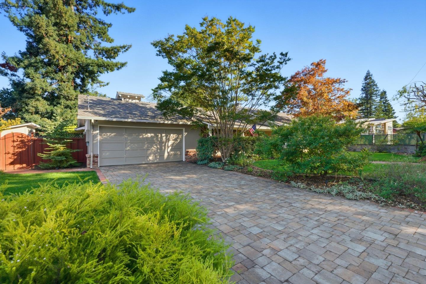 Detail Gallery Image 4 of 45 For 185 Beverly Ln, Los Altos,  CA 94022 - 3 Beds | 2/1 Baths