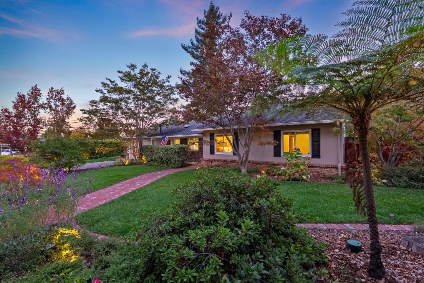 Detail Gallery Image 7 of 45 For 185 Beverly Ln, Los Altos,  CA 94022 - 3 Beds | 2/1 Baths