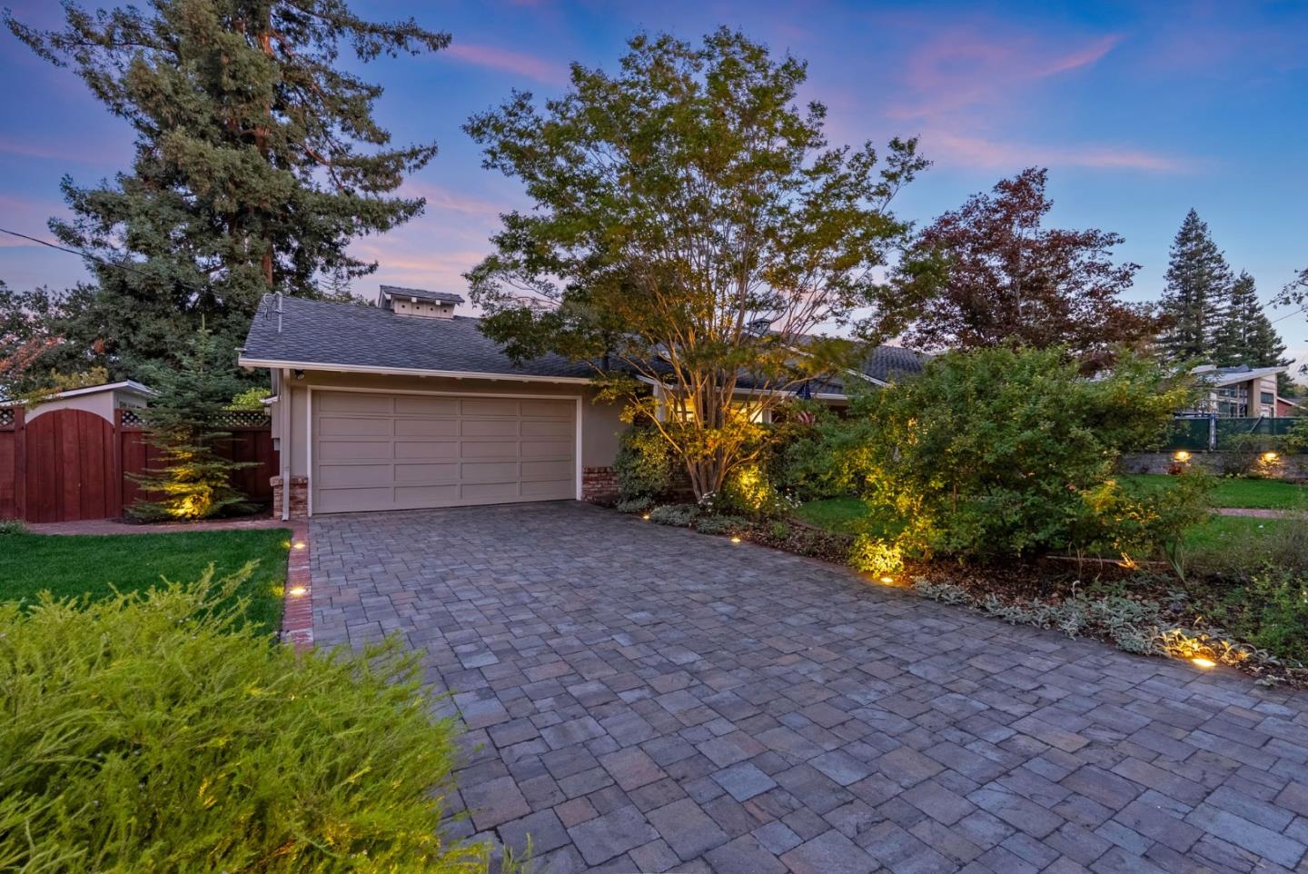 Detail Gallery Image 8 of 45 For 185 Beverly Ln, Los Altos,  CA 94022 - 3 Beds | 2/1 Baths