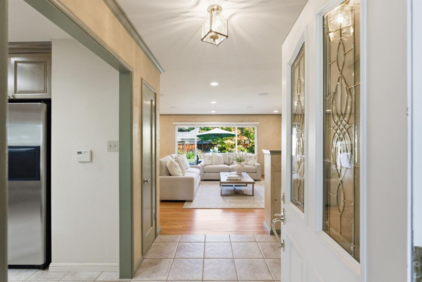 Detail Gallery Image 9 of 45 For 185 Beverly Ln, Los Altos,  CA 94022 - 3 Beds | 2/1 Baths