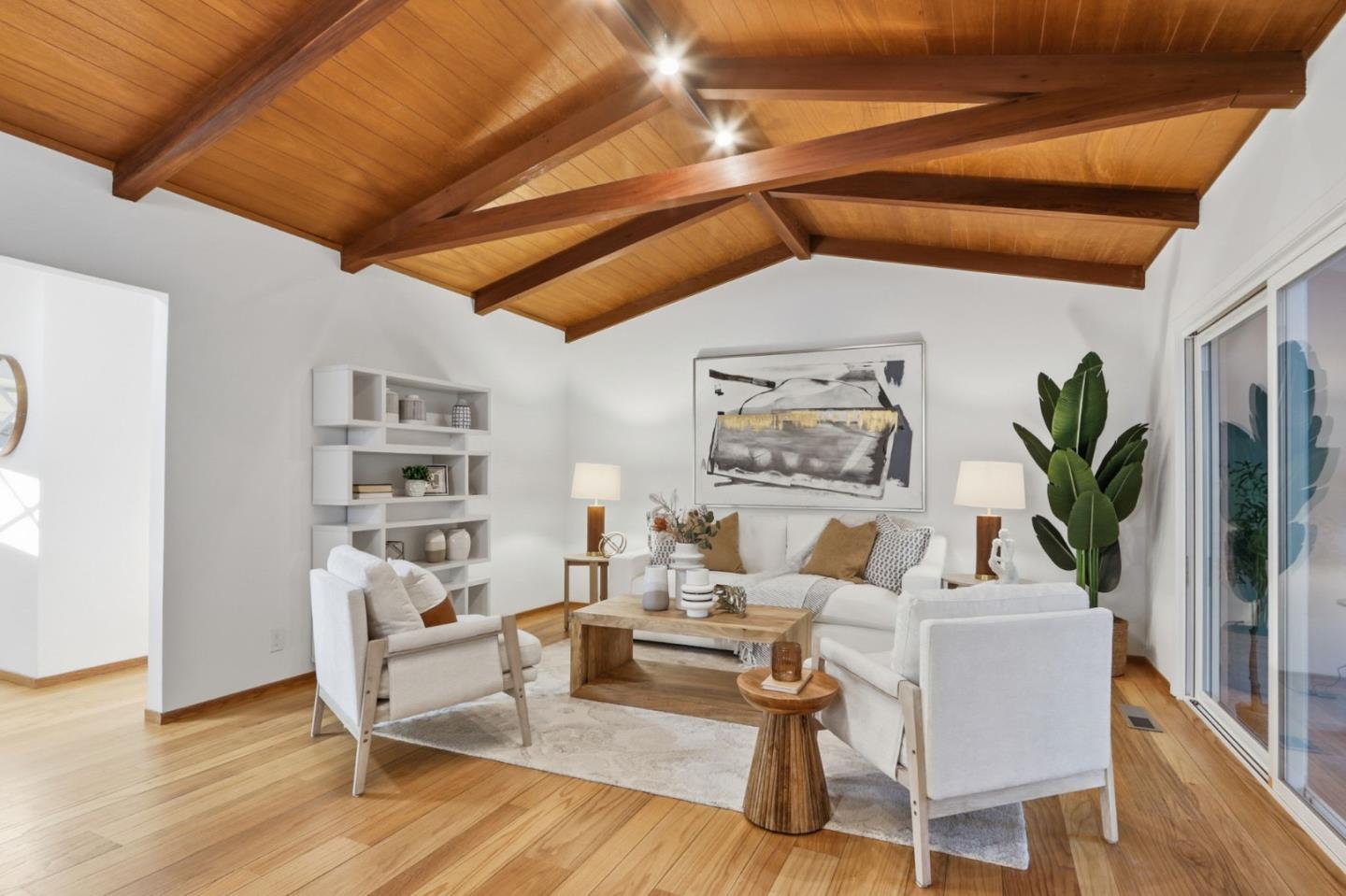 Detail Gallery Image 10 of 42 For 1684 Newcastle Dr, Los Altos,  CA 94024 - 4 Beds | 2/1 Baths