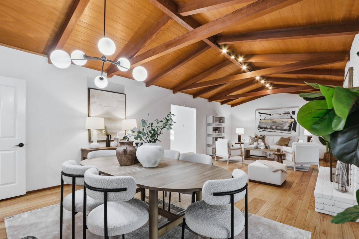 Detail Gallery Image 11 of 42 For 1684 Newcastle Dr, Los Altos,  CA 94024 - 4 Beds | 2/1 Baths