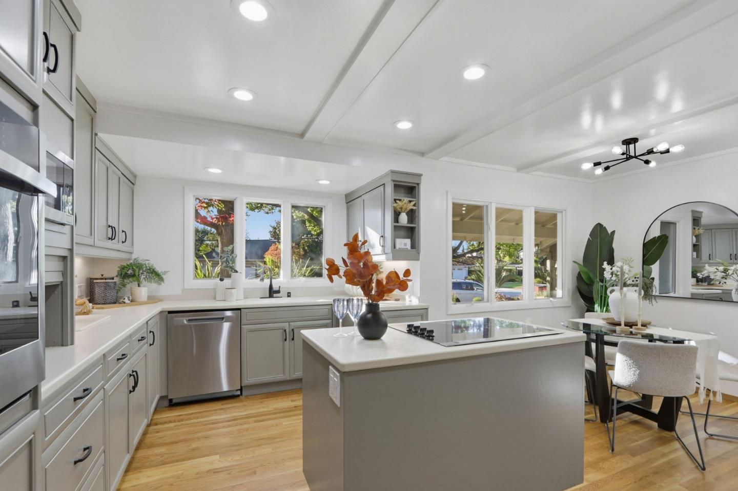 Detail Gallery Image 12 of 42 For 1684 Newcastle Dr, Los Altos,  CA 94024 - 4 Beds | 2/1 Baths