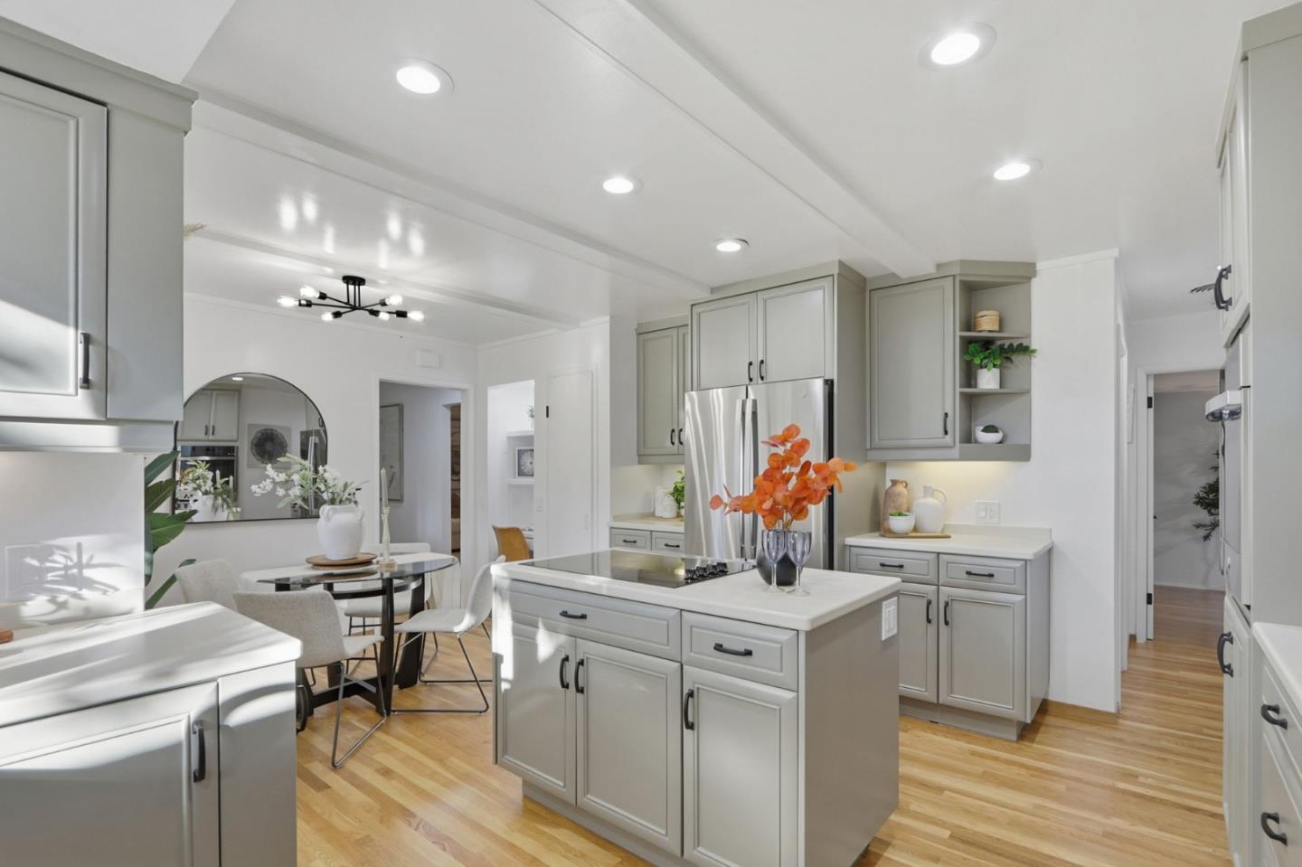 Detail Gallery Image 15 of 42 For 1684 Newcastle Dr, Los Altos,  CA 94024 - 4 Beds | 2/1 Baths